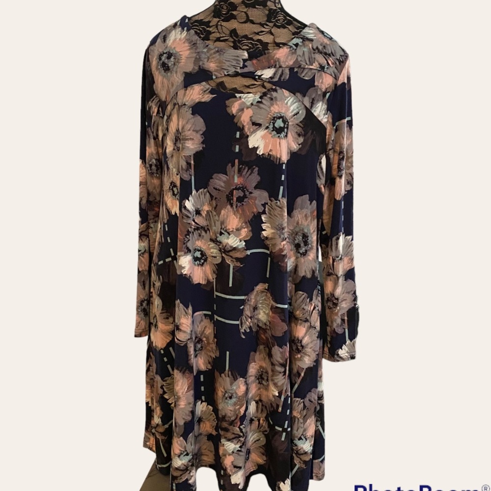 Nina Leonard long sleeve dress with pockets!